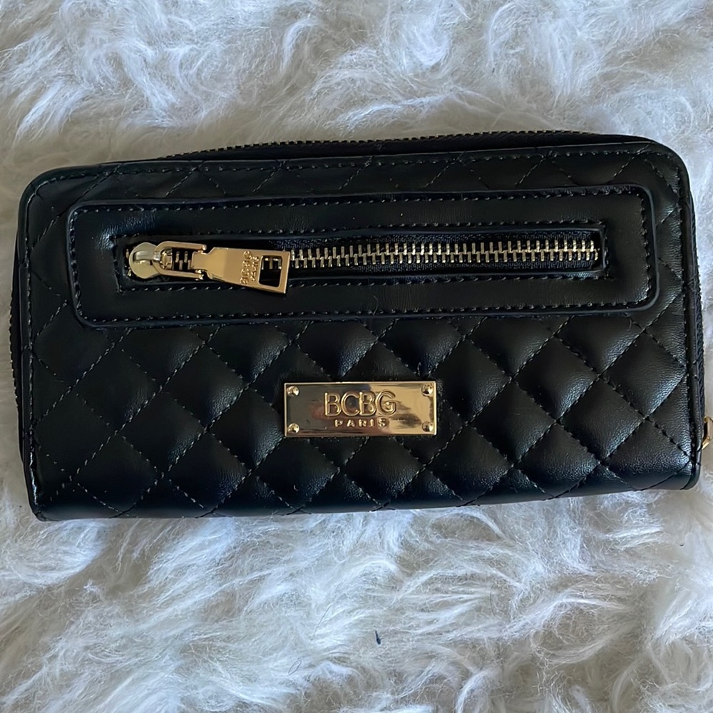 BCBG quilted back wallet